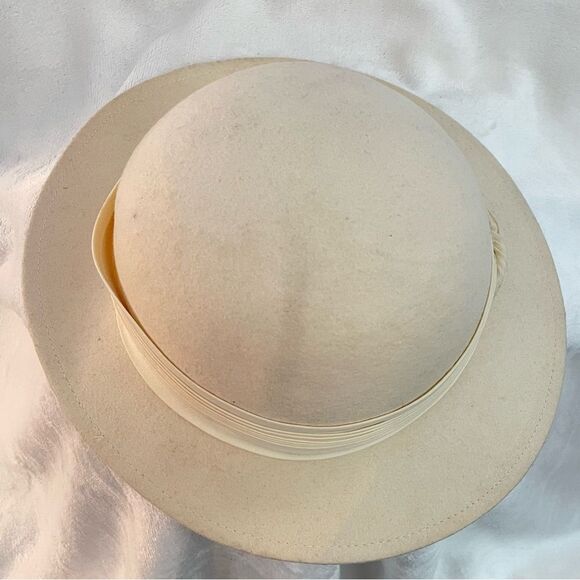 Vintage Cream Felted 1960s Ladies’ Hat - Picture 13 of 14